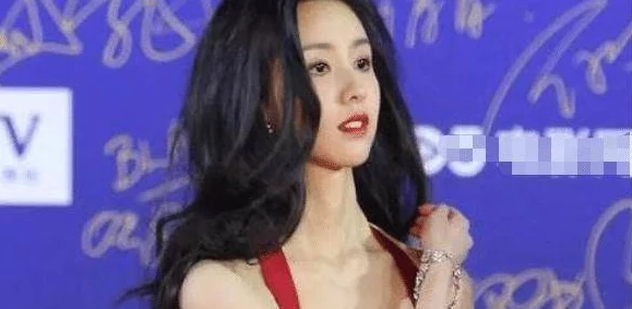 张柏芝裸体下面毛毛片曝光！网友热议性感诱惑，引发争议和关注