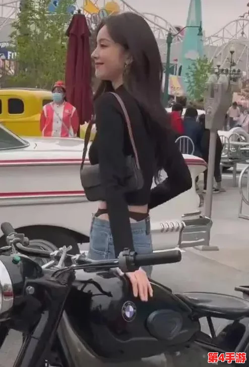 男子大巴进入女人的视频66m,网友热议:这是在挑战道德底线吗?怎么看待这种现象? 男子大巴进入女人的视频66m,网友热议:这是在挑战道德底线吗?怎么看待这种现象?
