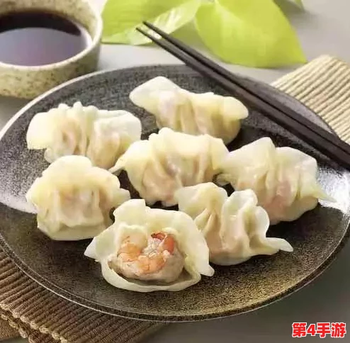 江教授要稳住肉馅小水饺，网友赞其手艺独特，味道鲜美，令人回味无穷