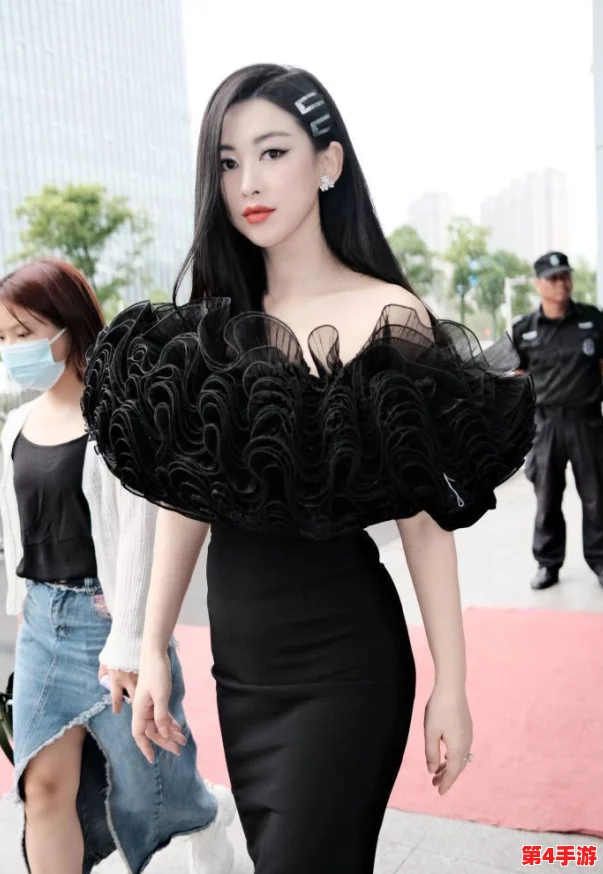 张莜雨祼体下部大胆，网友直言其自信十足，展现了独特的艺术魅力与勇气