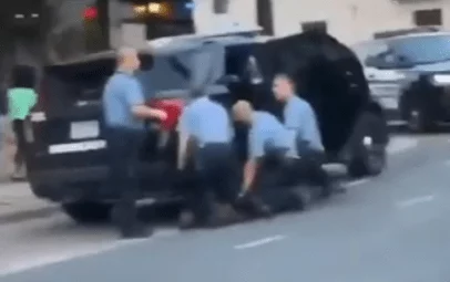 男Ji大巴进入女人身休：性侵犯案件频发，警方呼吁加强安全防范措施