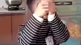 简隋英憋着尿按压肚子，网友感叹：她真是太搞笑了，忍不住笑出声！