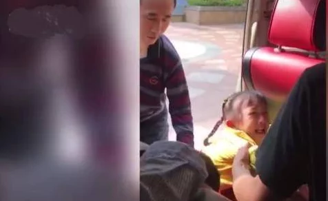 班主任的兔兔那么可爱，真是让人忍不住想要抱回家！网友们纷纷表示这只兔兔简直太萌了，心都化了！