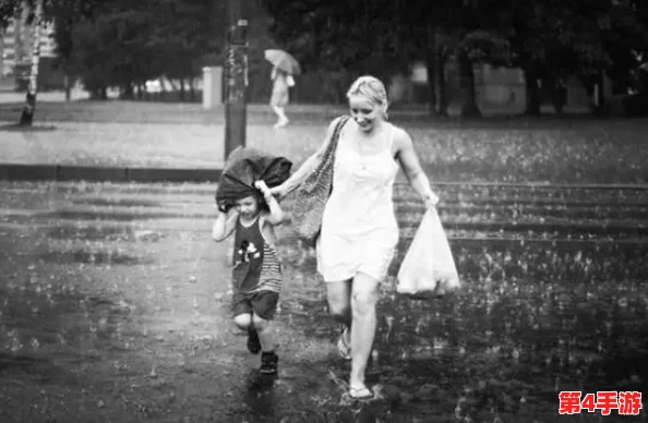 在雨中潮湿的雨中母亲的悄悄话,网友感慨:这样的情感真是细腻动人,让人想起了那些温暖的瞬间 在雨中潮湿的雨中母亲的悄悄话,网友感慨:这样的情感真是细腻动人,让人想起了那些温暖的瞬间