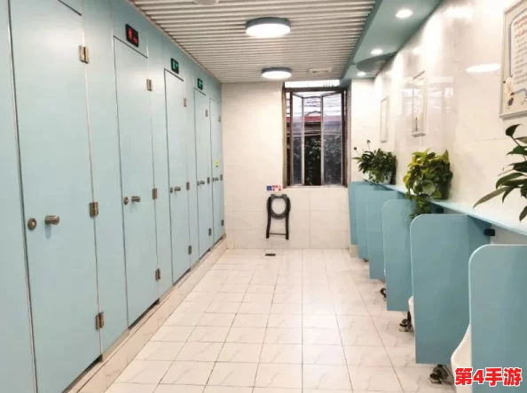 我是学校的公厕谁都能上，但请尊重使用规则和环境共建