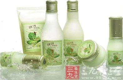 skinfood蜜桃，网友热评：这款产品真的好用，味道清新，让肌肤水润光滑，值得一试！