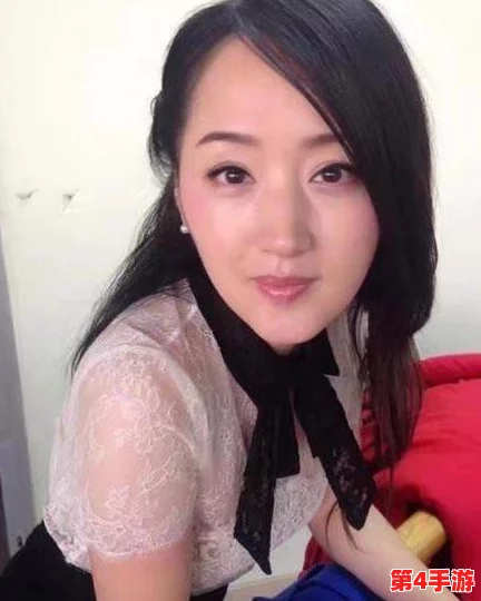 厨房里抱着岳丰满大屁股胡秀英，网友评论：这标题真是让人忍不住想多看几眼，内容一定很精彩！