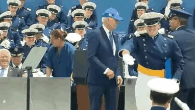 久久久国产精华液2024特点:用户评价称其吸收快、效果显著,成为护肤新宠! 久久久国产精华液2024特点:用户评价称其吸收快、效果显著,成为护肤新宠!
