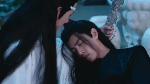 魏婴哭着蓝湛停下来，坚定勇敢的泪水见证了他们的成长与奋斗