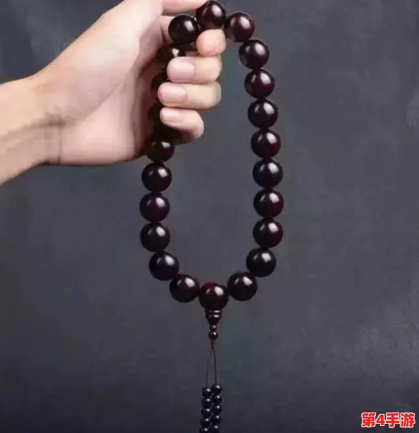 一颗一颗的放入佛珠双男主，网友称赞剧情细腻，情感真挚，深刻剖析了人性与信仰的关系