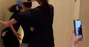 厕沟全景女厕沟精品，网友评论：这个标题真有趣，让人忍不住想去看看究竟是什么样的场景！