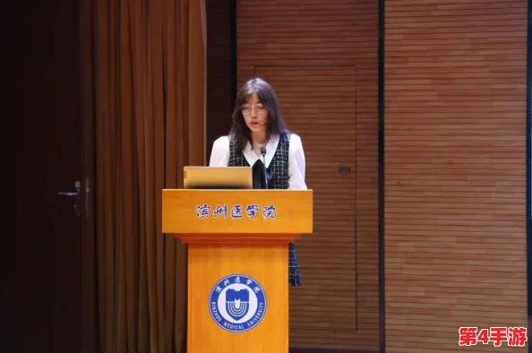 男的女的怼怼怼轮滑：一场激情四溢的轮滑对抗赛，展现青春活力与竞技精神！