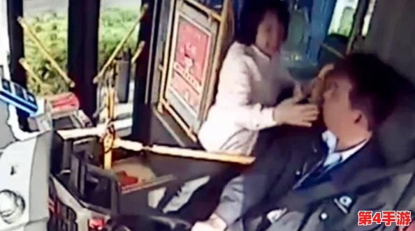 公交车被多人伦 吃花蒂，道德沦丧令人痛心！