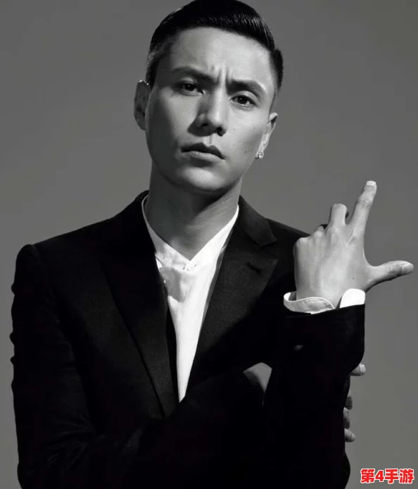 把坤八放到句号里!某男星被曝与女助理热恋,绯闻不断引发网友猜测 把坤八放到句号里!某男星被曝与女助理热恋,绯闻不断引发网友猜测