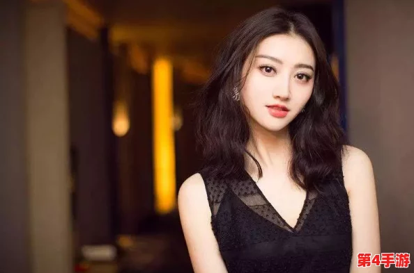 三年片大全免费观看：某知名导演被曝与女演员秘密恋情，网友热议新剧是否受影响！
