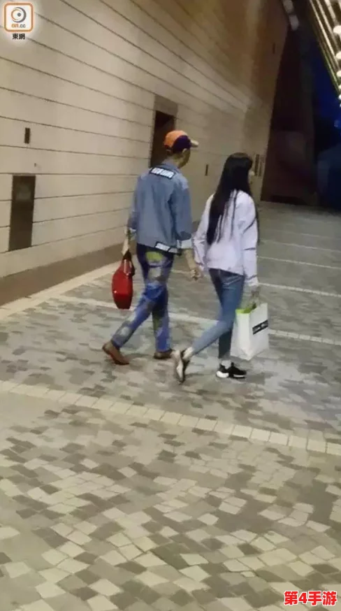 19岁潮水:当红小生与神秘女友被拍同游,恋情曝光引发粉丝热议! 19岁潮水:当红小生与神秘女友被拍同游,恋情曝光引发粉丝热议!