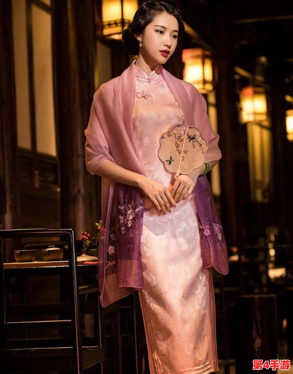 萌白酱金色的旗袍:传统与现代的完美结合,展现女性优雅与时尚的独特魅力与文化意涵 萌白酱金色的旗袍:传统与现代的完美结合,展现女性优雅与时尚的独特魅力与文化意涵