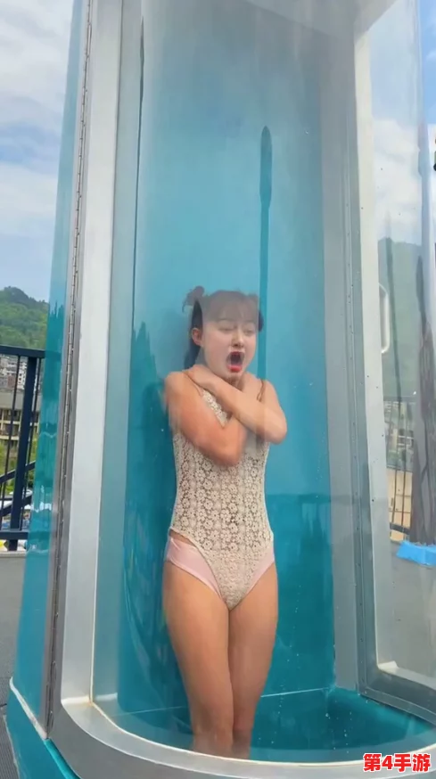 美女脱衣露出奶头和尿口,现场观众反应热烈,引发社交媒体广泛讨论与关注 美女脱衣露出奶头和尿口,现场观众反应热烈,引发社交媒体广泛讨论与关注
