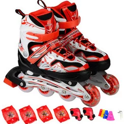 男女一起拆拆拆轮滑鞋很痛，因为在这个过程中不仅需要技巧，还可能因为不当操作导致受伤，体验十分尴尬